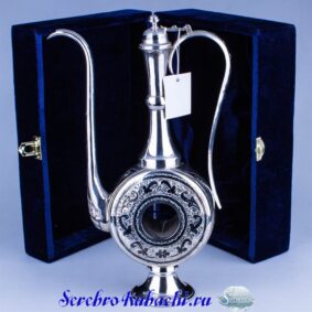 серебряный кувшин с крышкой