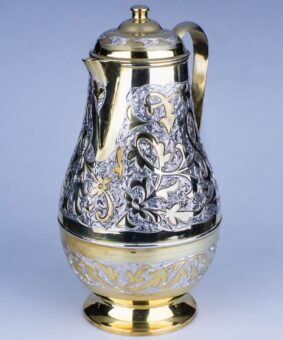 позолоченный серебряный кувшин