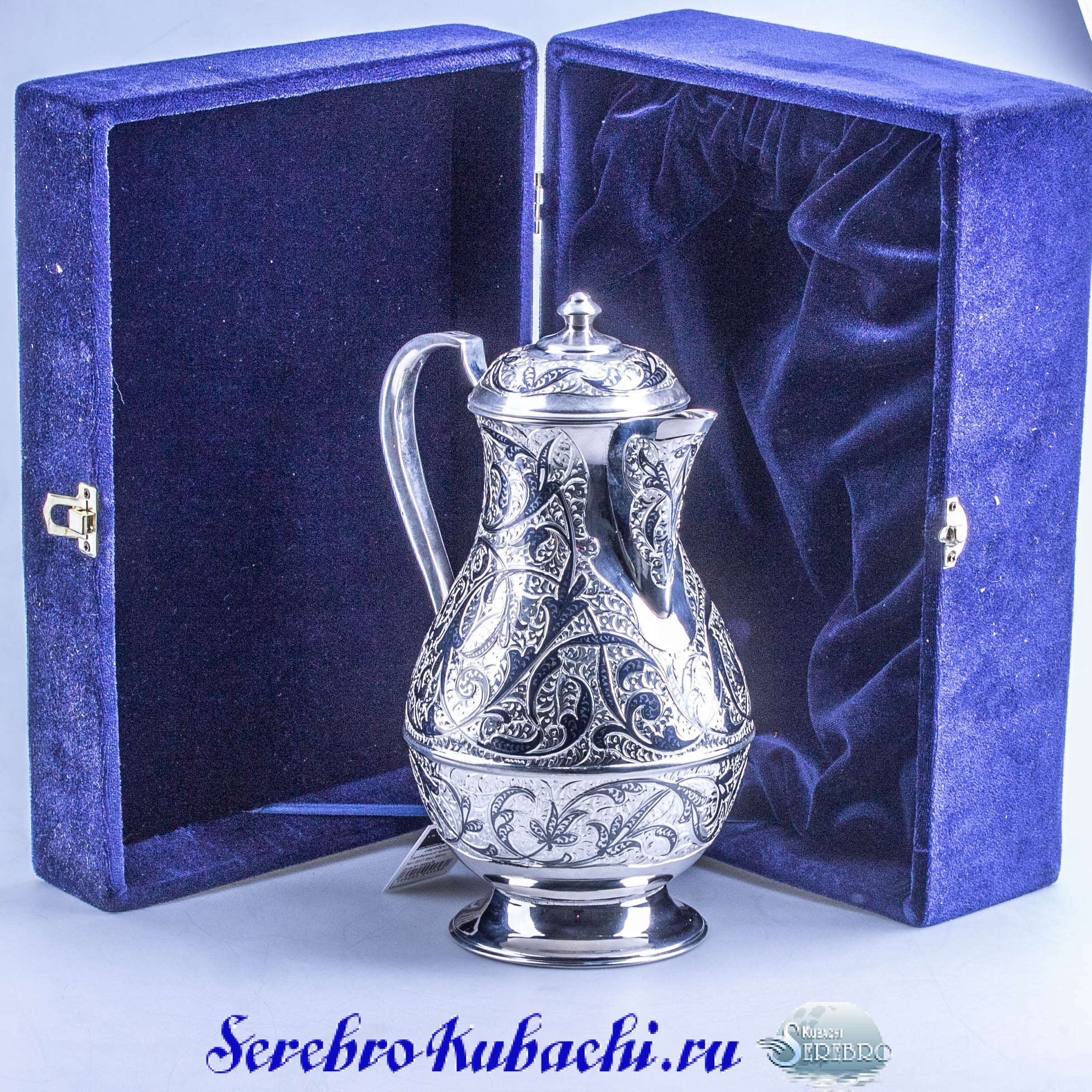 Серебряные кувшины