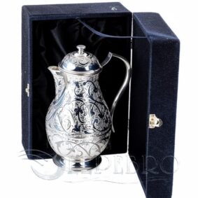 Серебряные кувшины