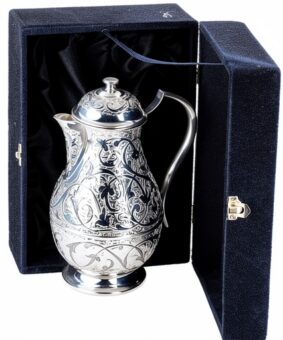 Серебряные кувшины