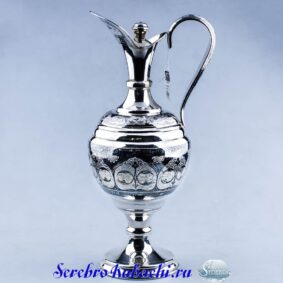 серебряный кувшин с крышкой