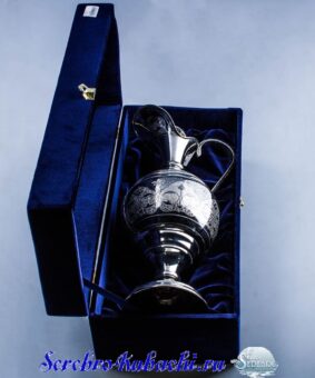 серебряный кувшин с крышкой