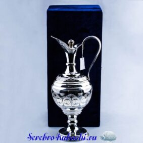 серебряный кувшин с крышкой