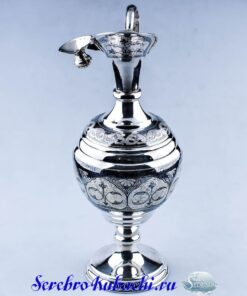 серебряный кувшин с крышкой