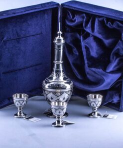 серебряный графин с рюмками