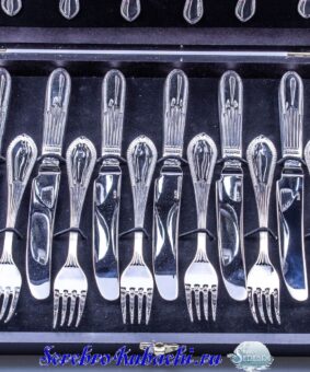 набор столовых приборов из серебра
