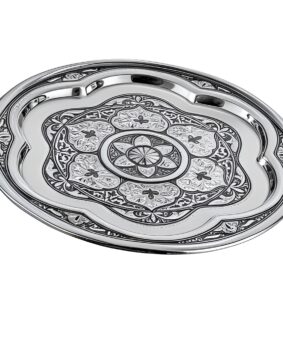 Серебряные подносы и тарелки