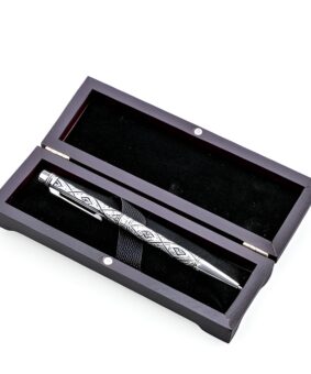 Шариковая серебряная ручка