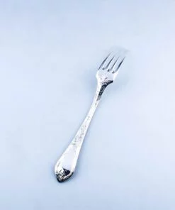 столовая серебряная вилка