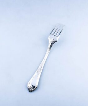 столовая серебряная вилка