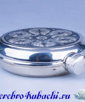 женская серебряная фляжка